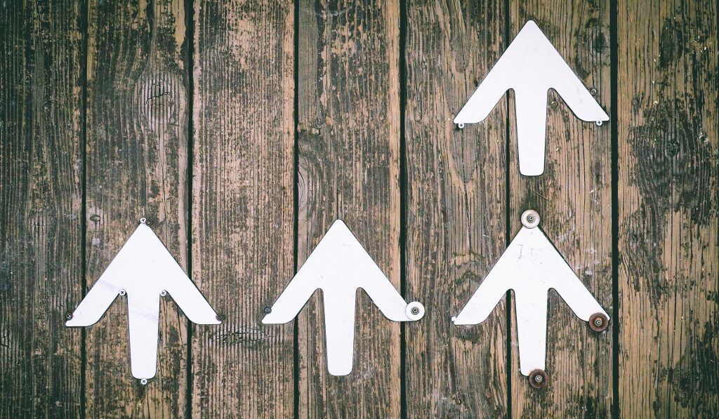 4 arrows pointing up